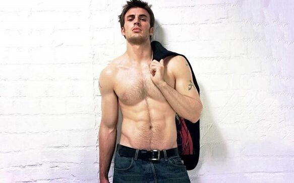 penisi büyümüş seksi adam